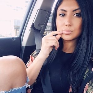 Meet your Posher, Eleni